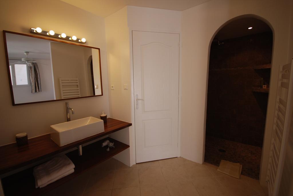 Bed and Breakfast Aloasis Grimaud Habitación foto